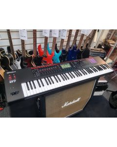 Roland Fantom 07 Synthesizer 