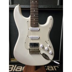 Donner Seeker Stratocaster in White