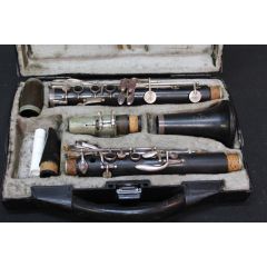 Boosey & Hawkes Symphony 1010 Clarinet with 2 Mouthpieces